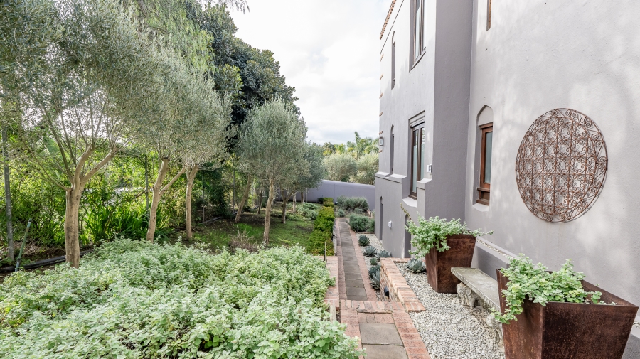 5 Bedroom Property for Sale in Vierlanden Western Cape